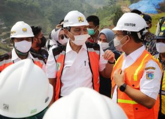 Tinjau Bendungan di Bogor, Luhut Minta Penanganan Banjir Jakarta Terintegrasi
