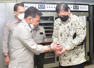 Menko Perekonomian dan Mentan Salurkan 20 Ribu DOC Ayam Petelur ke RTM