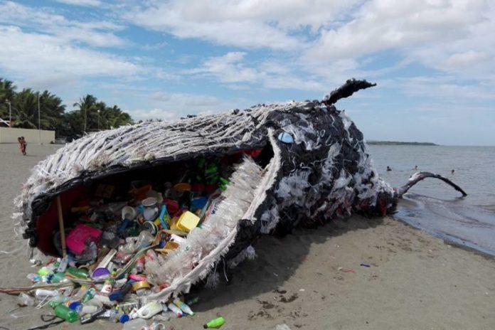 Instalasi-seni-Dead-Whale-di-Filipina-oleh-Greenpeace-2-768x512 (mongabay.co.id)